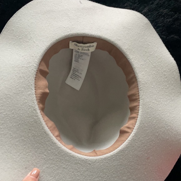 Abercrombie & Fitch Grey hat w/ bow - Picture 4 of 4